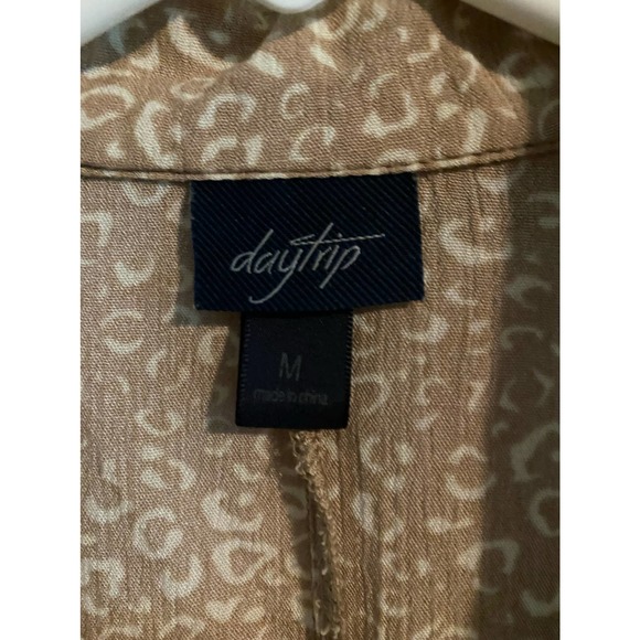 Daytrip Tan Cream Print Faux Wrap Balloon Sleeve Size Medium - Picture 3 of 5